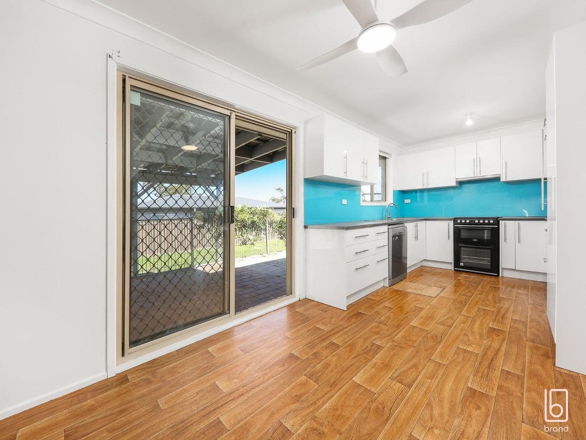 16 White Swan Avenue, BLUE HAVEN, Blue Haven - Thumbnail 5