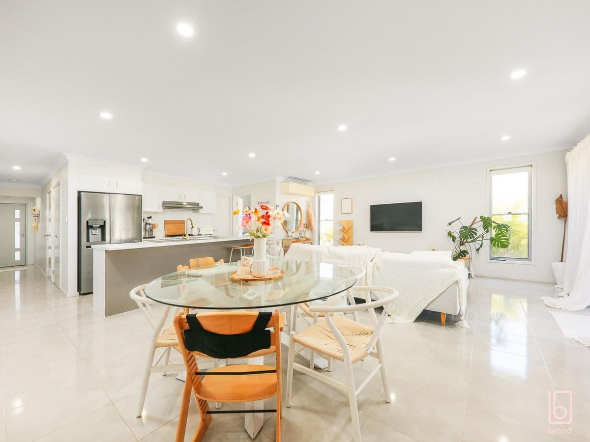 14 Adele Avenue, WADALBA, Wadalba - Thumbnail 5