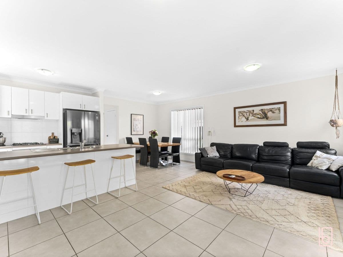 15 Addison Avenue, WOONGARRAH, Woongarrah - Thumbnail 5