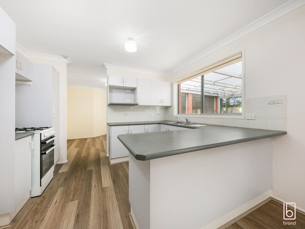 7 Nambucca Crescent, BLUE HAVEN, Blue Haven - Thumbnail 4