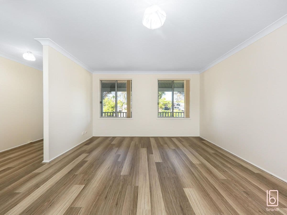 7 Nambucca Crescent, BLUE HAVEN, Blue Haven - Thumbnail 7