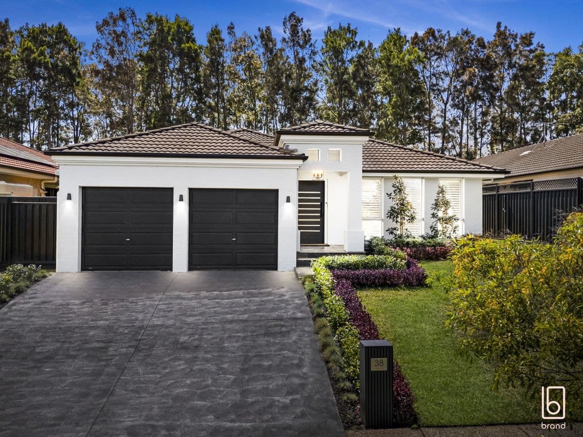 38 Irving Court, HAMLYN TERRACE, Hamlyn Terrace - Thumbnail 3