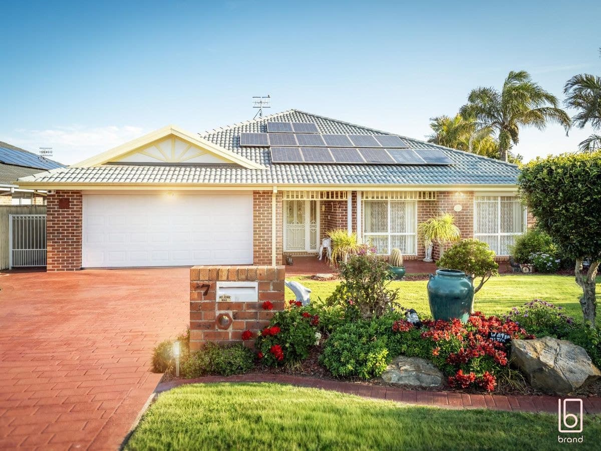 7 Tomaree Crescent, WOONGARRAH, Woongarrah - Thumbnail 2