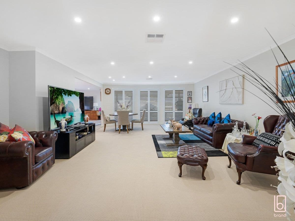 7 Tomaree Crescent, WOONGARRAH, Woongarrah - Thumbnail 4