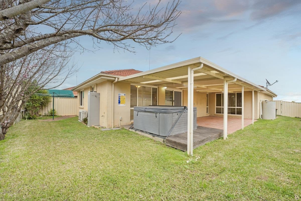 6 Vulcan Place, HAMLYN TERRACE, Hamlyn Terrace - Thumbnail 6