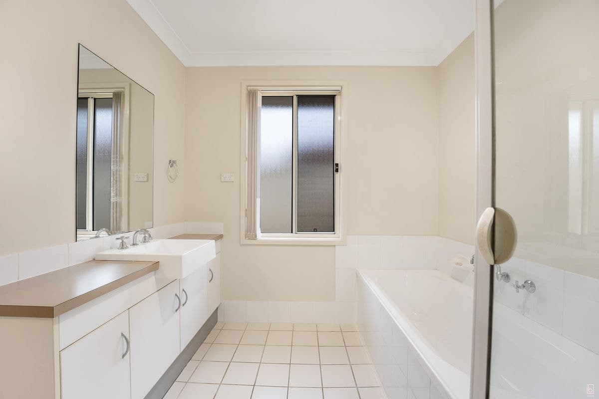 6 Vulcan Place, HAMLYN TERRACE, Hamlyn Terrace - Thumbnail 8