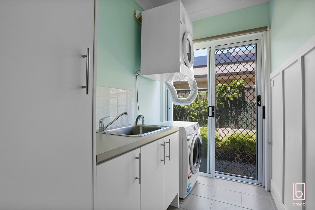 16 Loretto Way, HAMLYN TERRACE, Hamlyn Terrace - Image 1