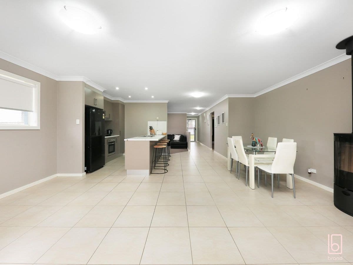51 Cornwall Avenue, GOROKAN, Gorokan - Thumbnail 6