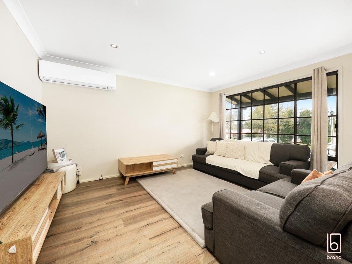 29 Kawana Avenue, BLUE HAVEN, Blue Haven - Thumbnail 4