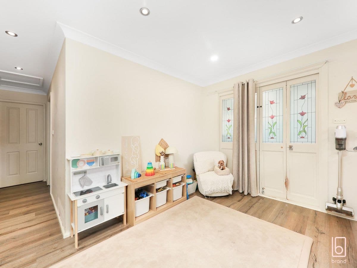 29 Kawana Avenue, BLUE HAVEN, Blue Haven - Thumbnail 7