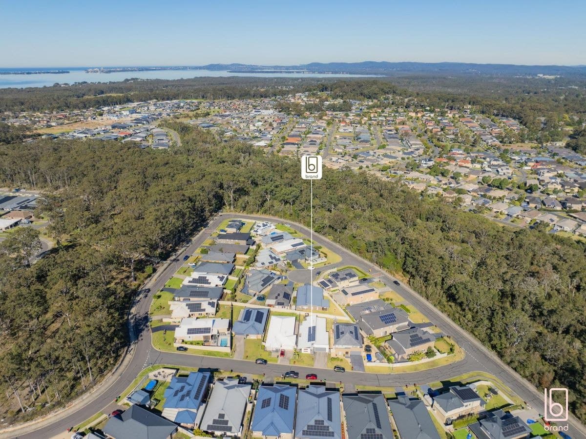 6 Aquila Avenue, WADALBA, Wadalba - Image 1