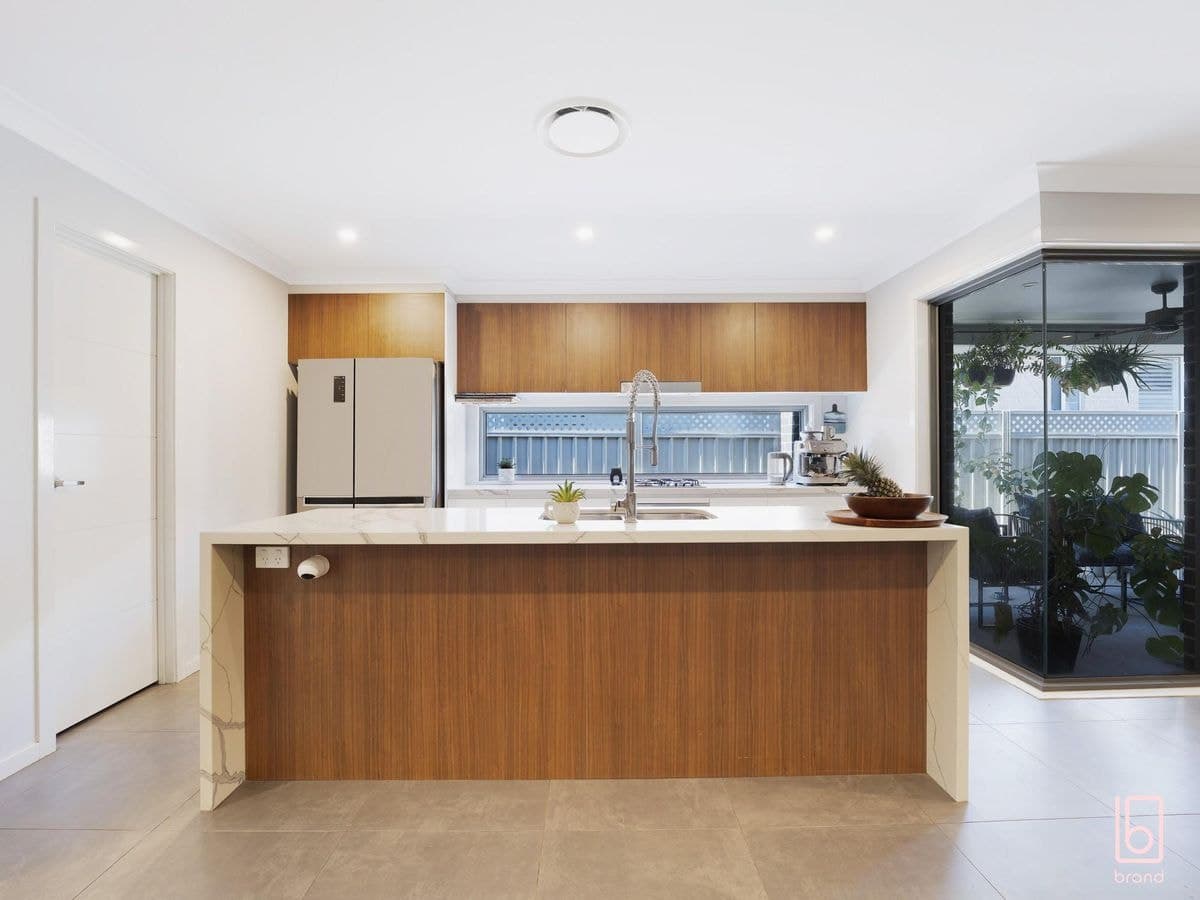 6 Aquila Avenue, WADALBA, Wadalba - Thumbnail 2