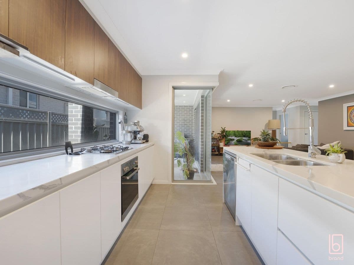 6 Aquila Avenue, WADALBA, Wadalba - Thumbnail 4