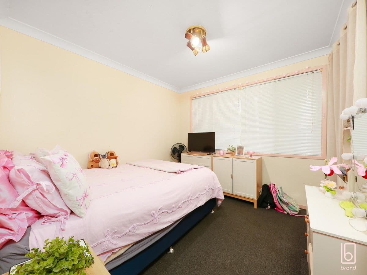 16 Loongana Crescent, BLUE HAVEN, Blue Haven - Thumbnail 6