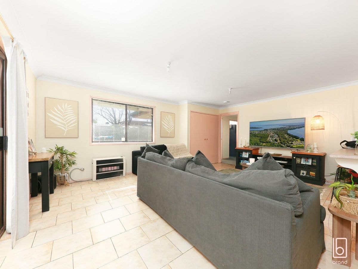 16 Loongana Crescent, BLUE HAVEN, Blue Haven - Thumbnail 7