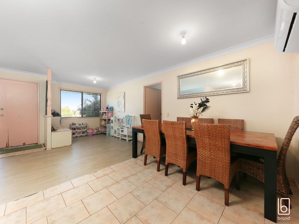 16 Loongana Crescent, BLUE HAVEN, Blue Haven - Thumbnail 8