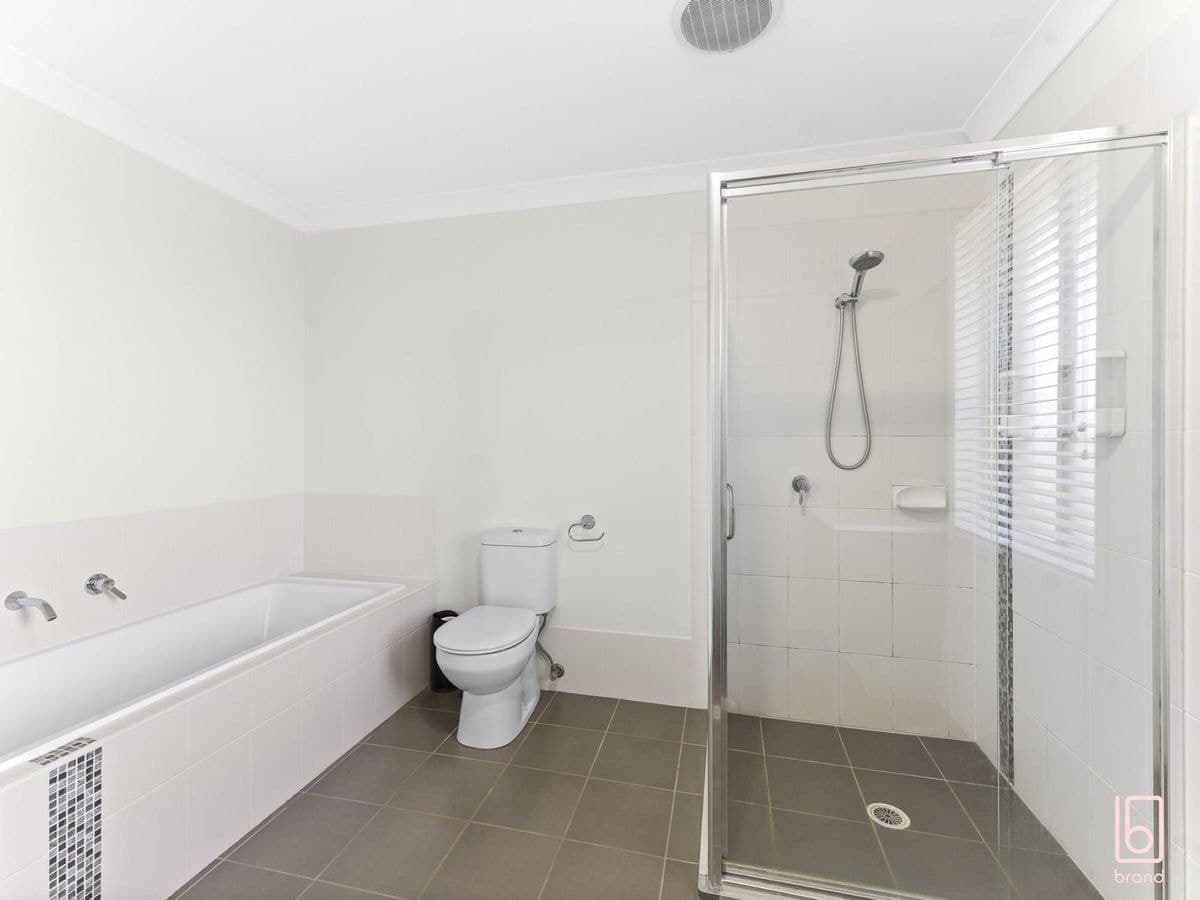 35 Ellalong Way, WOONGARRAH, Woongarrah - Image 1