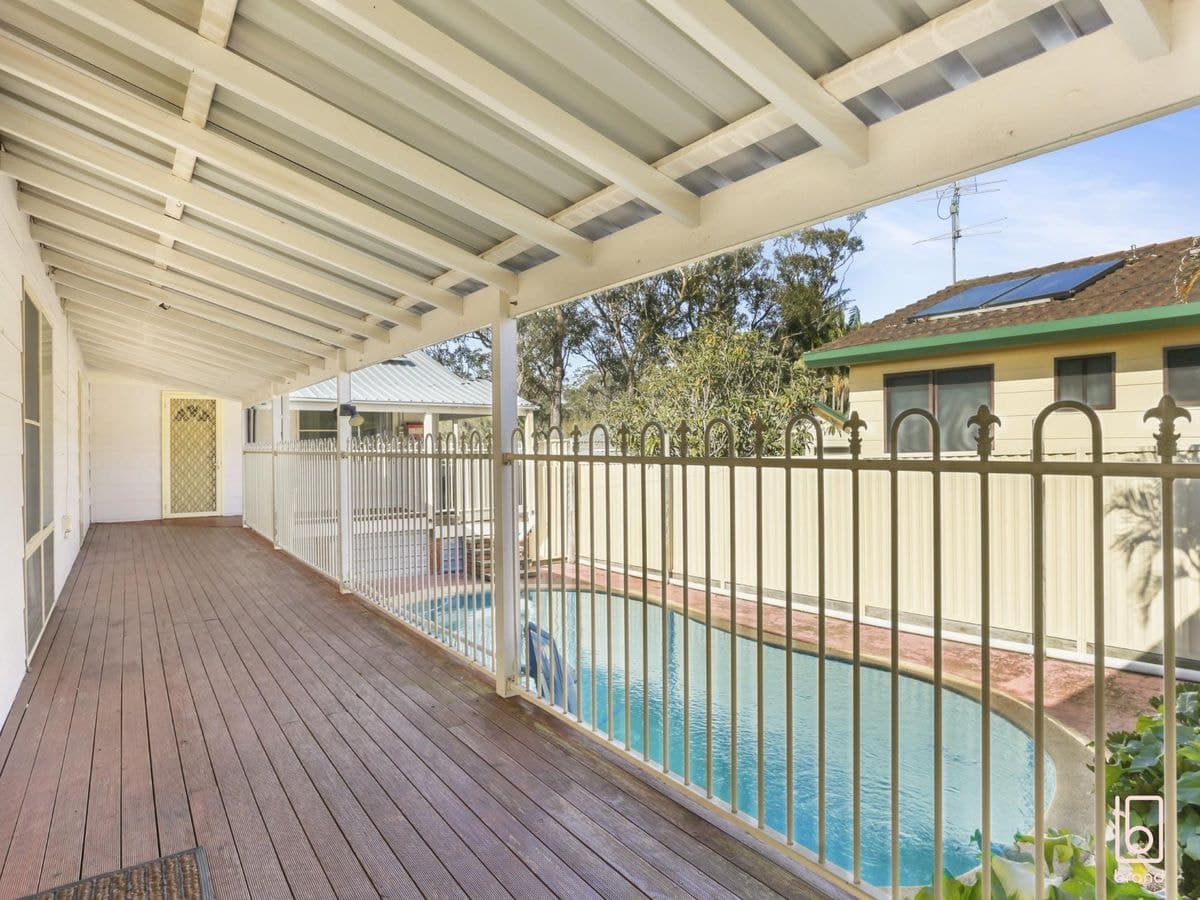 16 Birdwood Drive, BLUE HAVEN, Blue Haven - Thumbnail 8