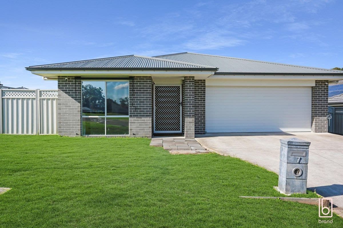 7 Sirocco Drive, WADALBA, Wadalba - Thumbnail 3