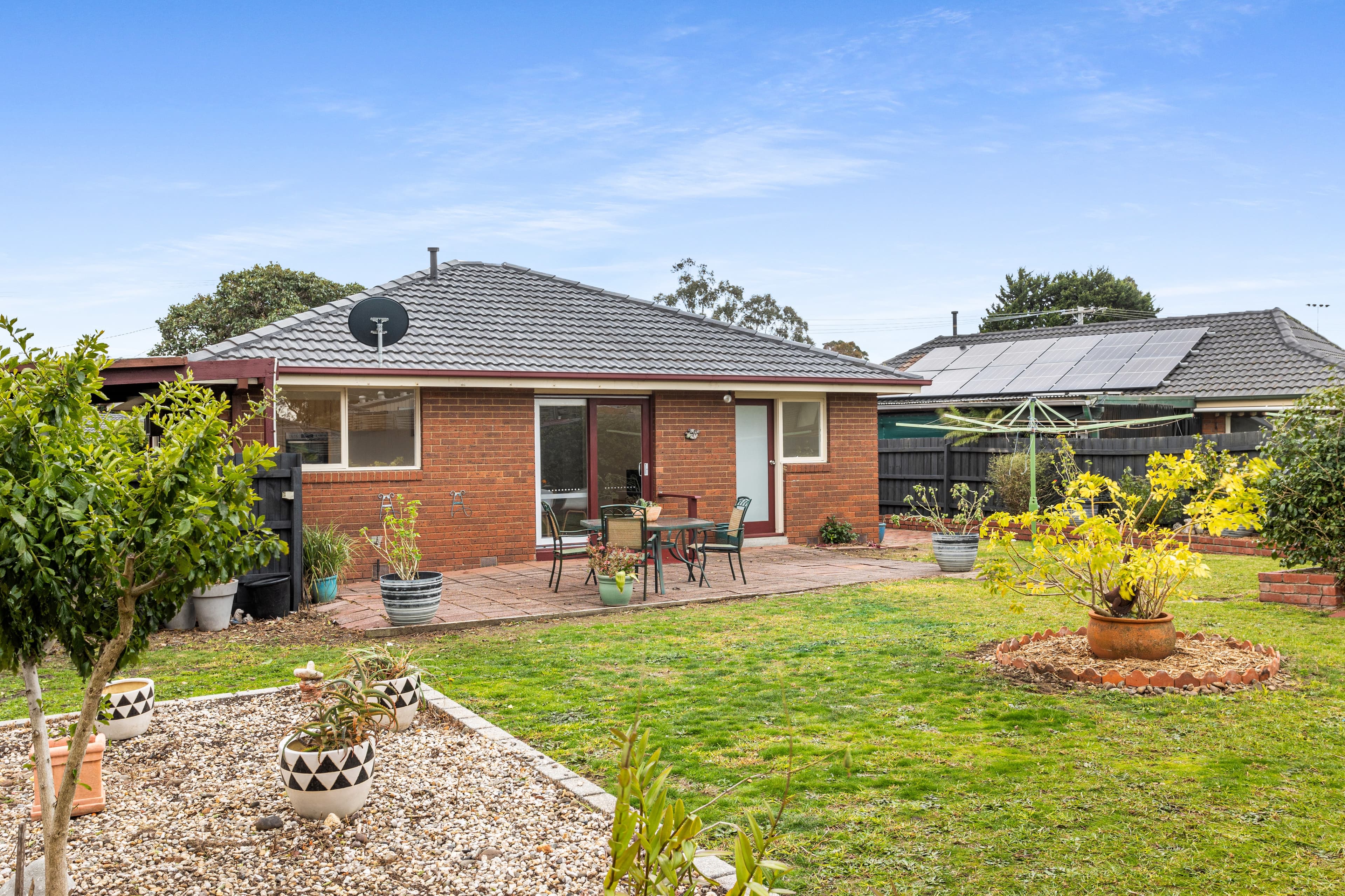 6 Farrer Close, Cranbourne, Cranbourne - Thumbnail 2