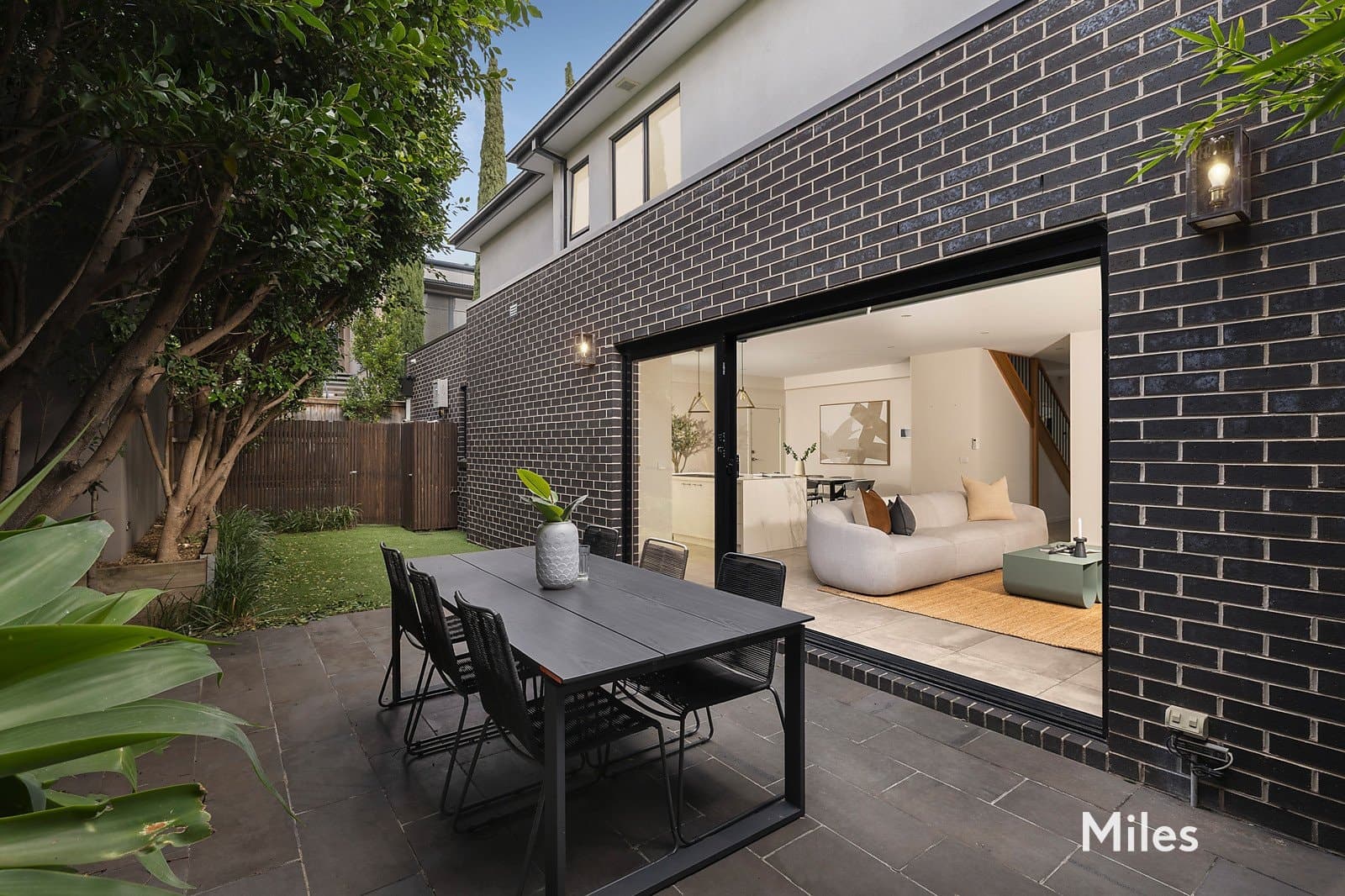 1/241 Waterdale Road, Ivanhoe, Ivanhoe - Thumbnail 2