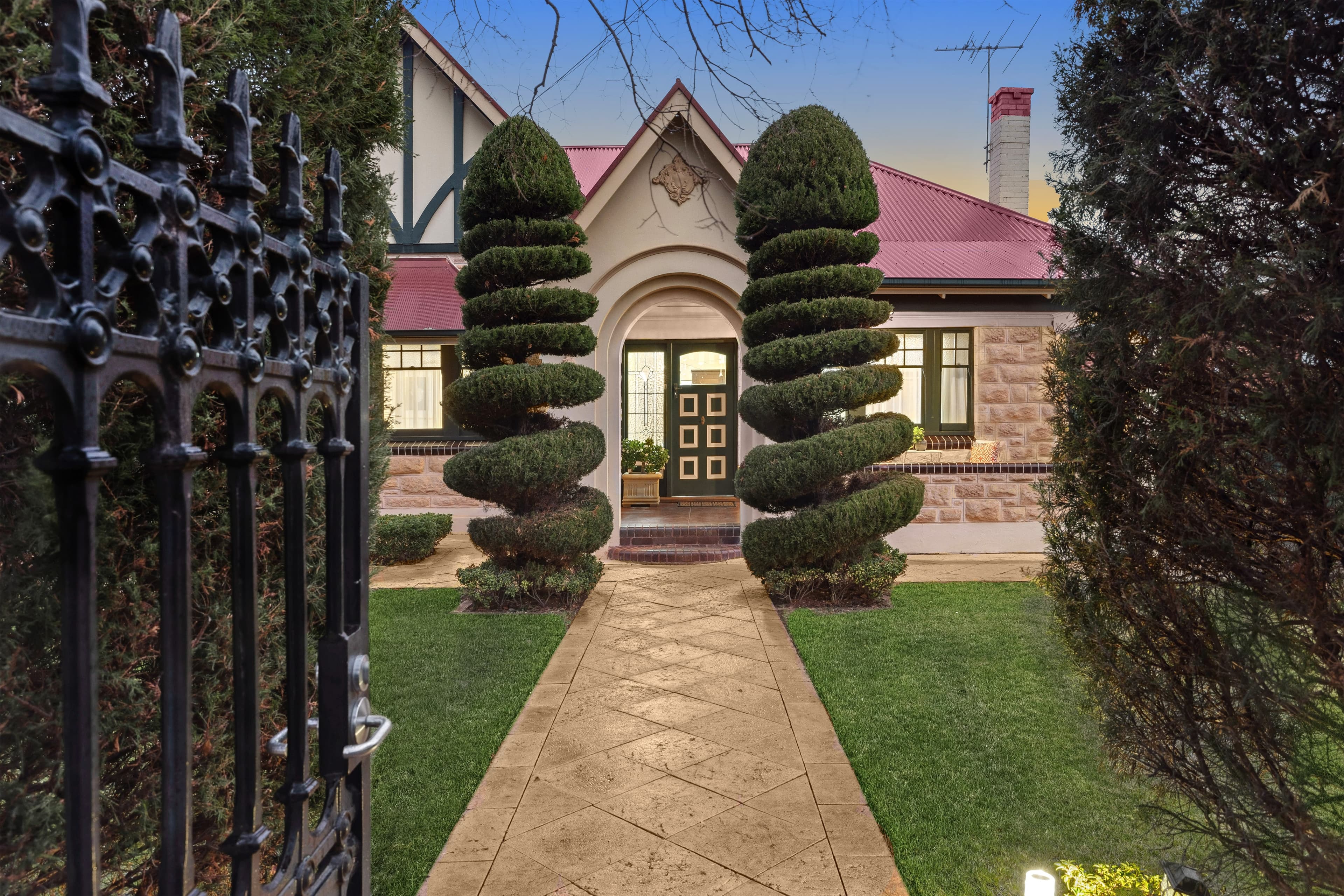 11 Truro Avenue, Kingswood, Kingswood - Thumbnail 3