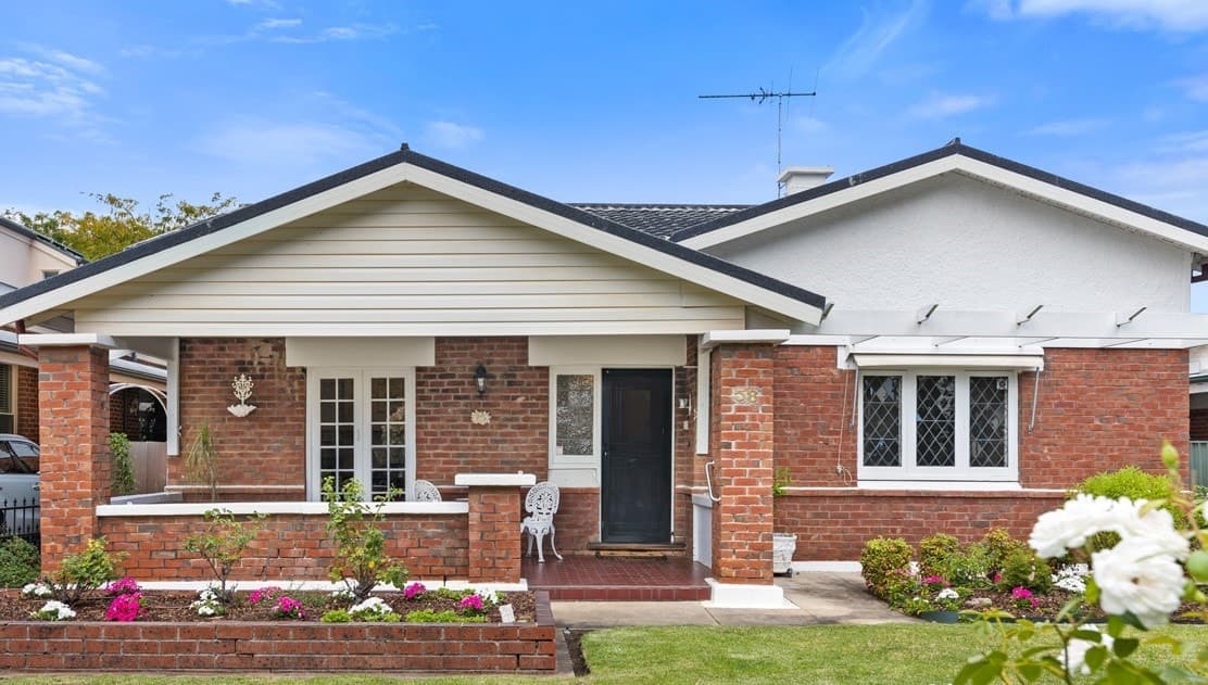 58 Seafield Avenue, Kingswood, Kingswood - Thumbnail 2