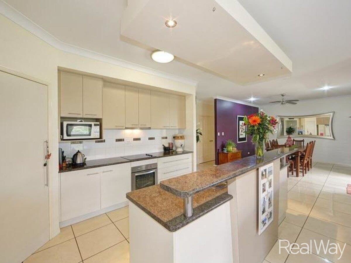 11 McCallum Close, Coral Cove QLD 4670, Coral Cove - Thumbnail 2