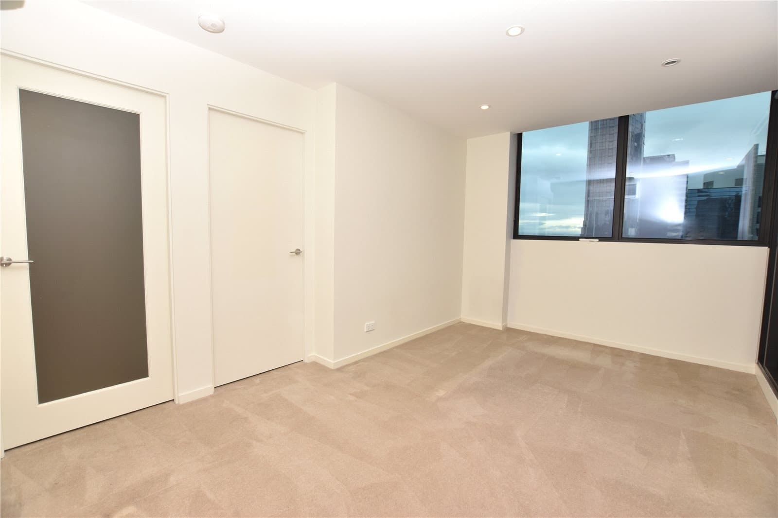 3501/5 Sutherland Street, Melbourne - Thumbnail 2