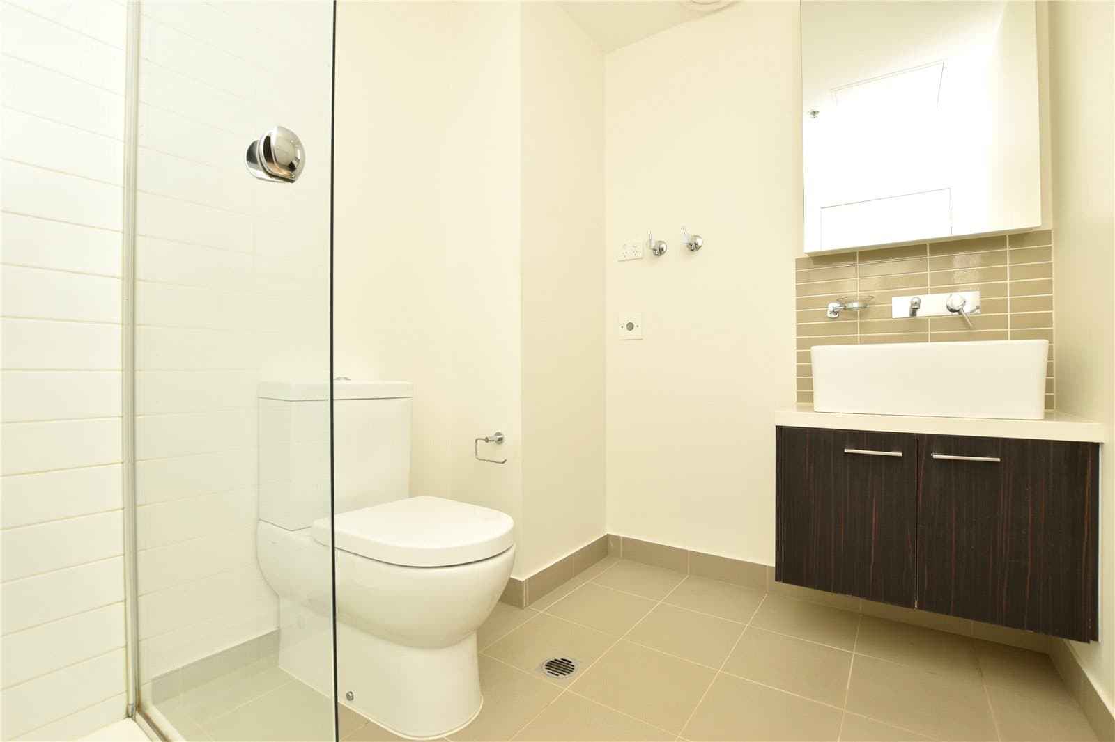 3501/5 Sutherland Street, Melbourne - Thumbnail 3