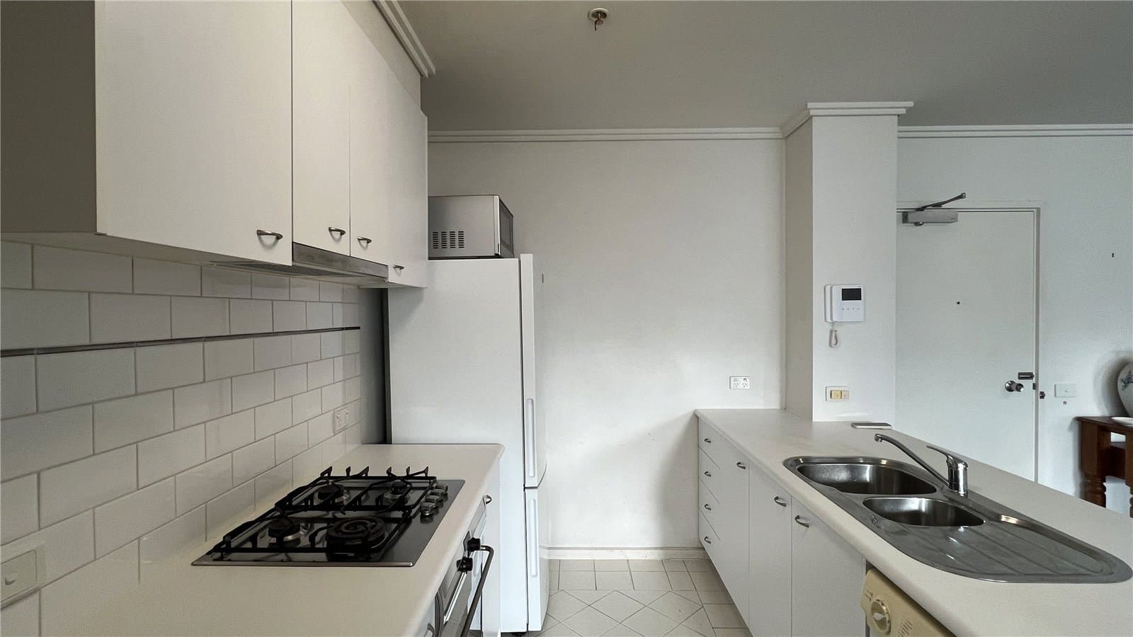 1013/38 Bank Street, South Melbourne - Thumbnail 2