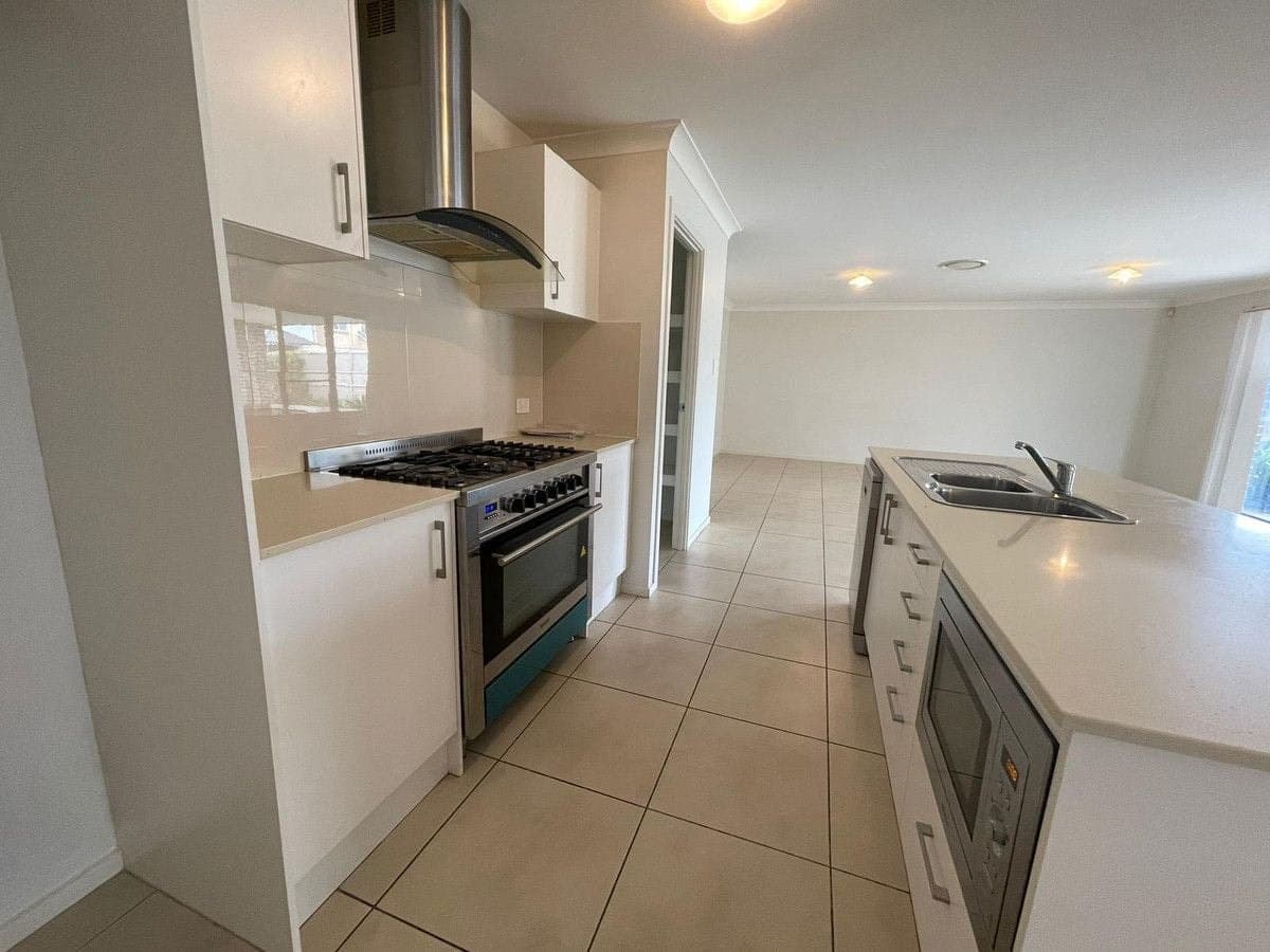 23 Harland Road, Spring Farm, Spring Farm - Thumbnail 3