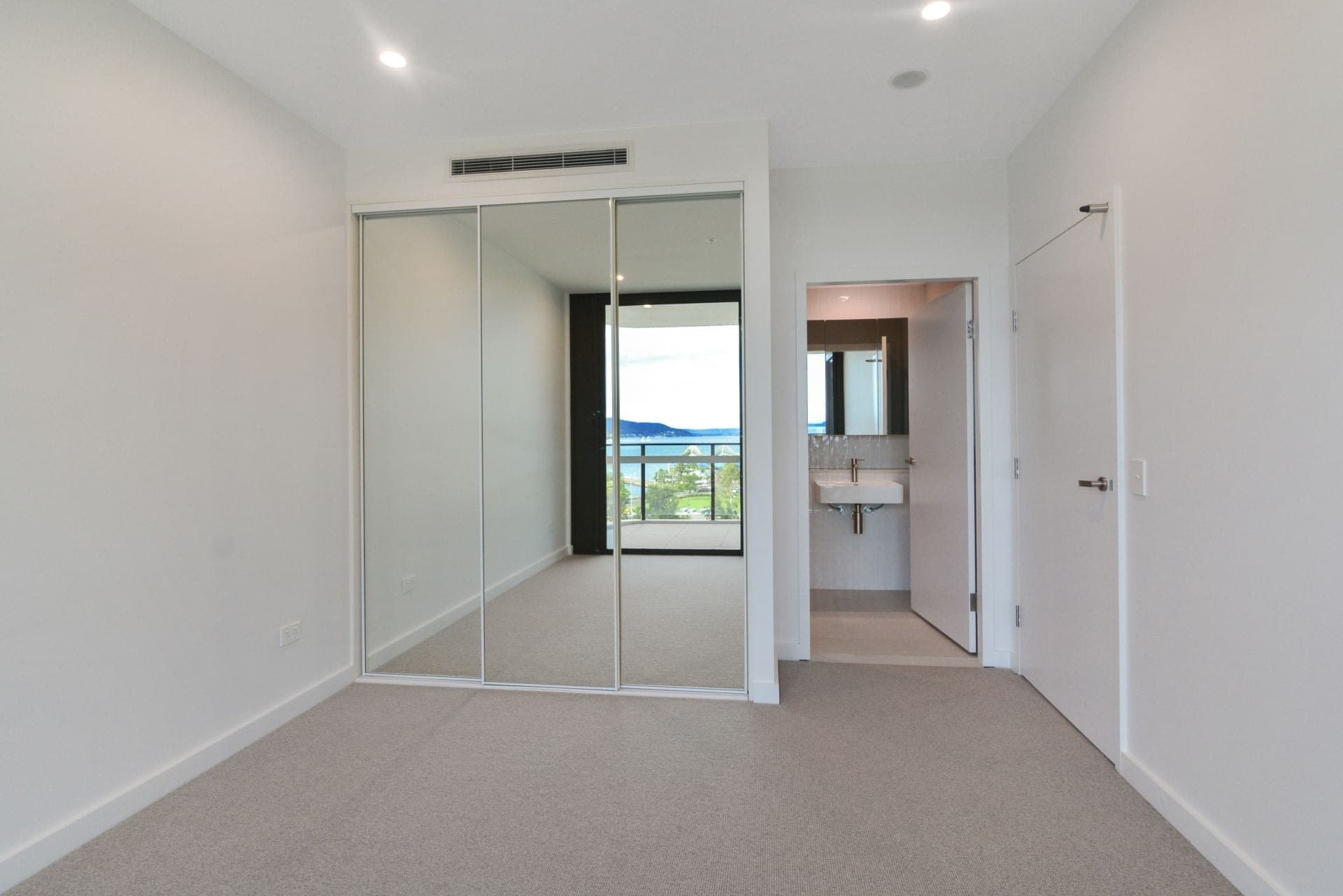 607/36 Baker Street, Gosford, Gosford - Thumbnail 2