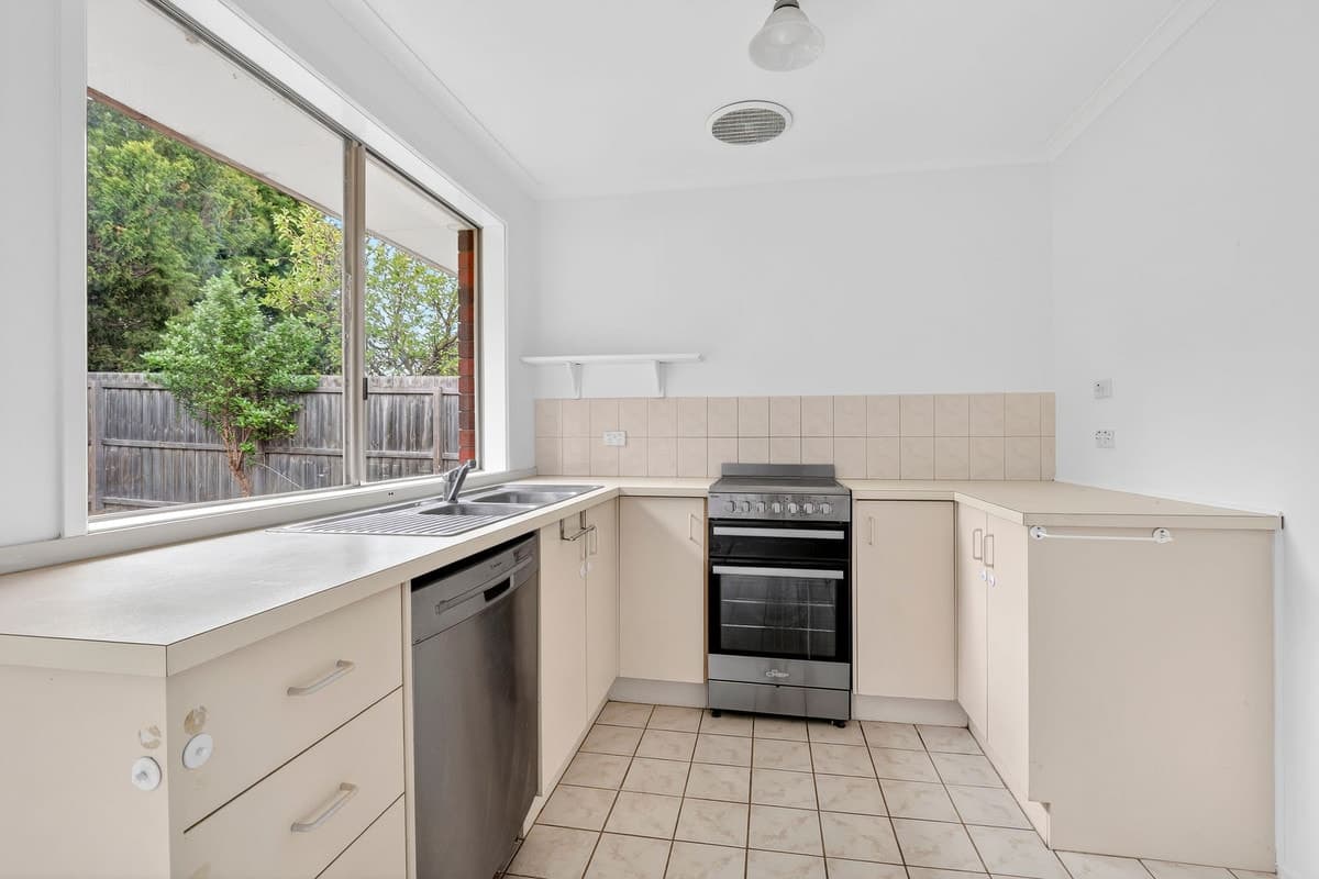 30 Schmitt Court, WHITTINGTON VIC 3219, Whittington - Thumbnail 2