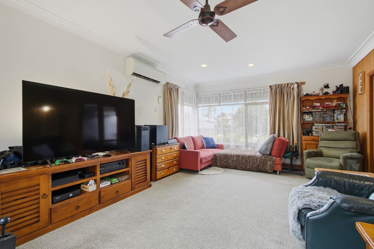 6 Jennifer Street, Morwell VIC 3840, Morwell - Thumbnail 2