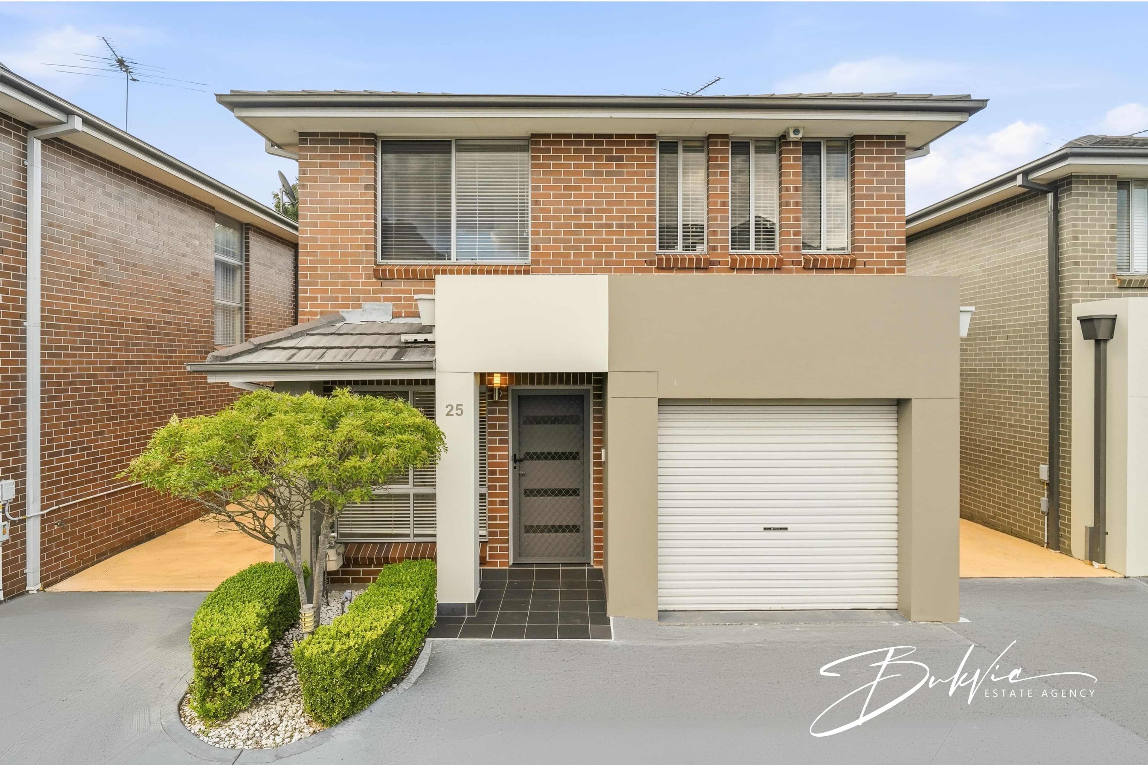 25/570 Sunnyholt Road, Stanhope Gardens - Image 1