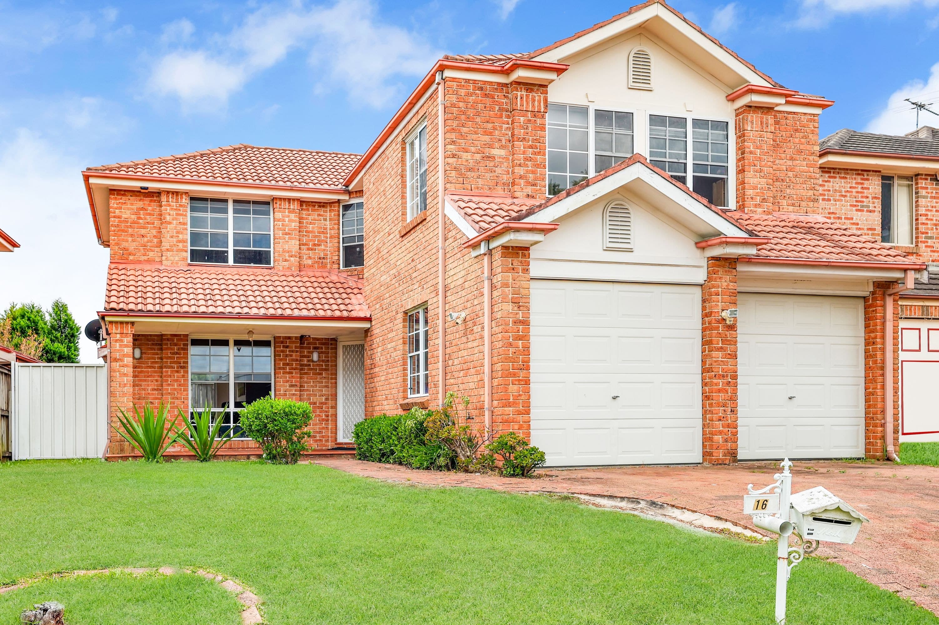 16 Burrinjuck Drive, Woodcroft - Image 1
