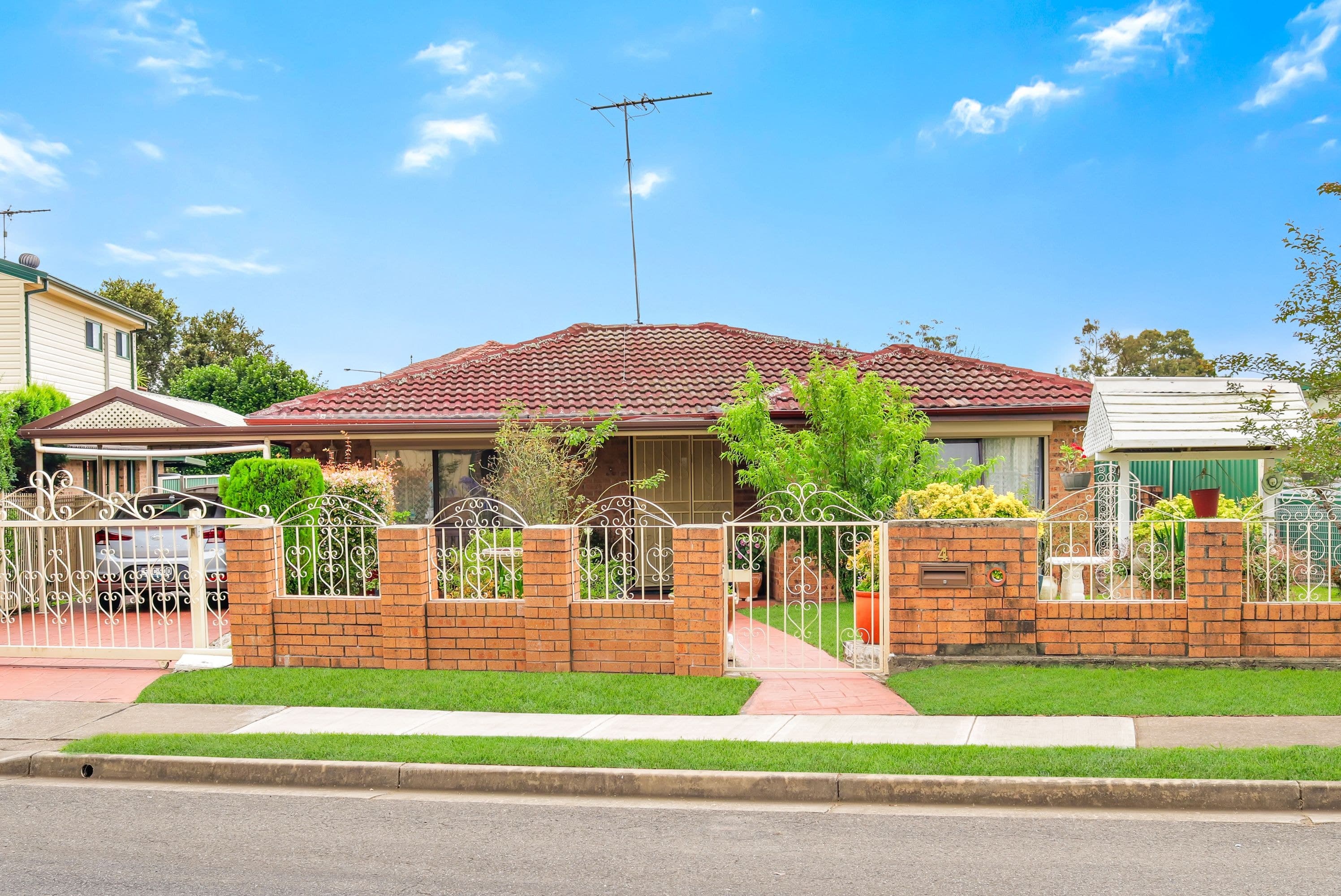 4 Garrick Place, Doonside - Image 1