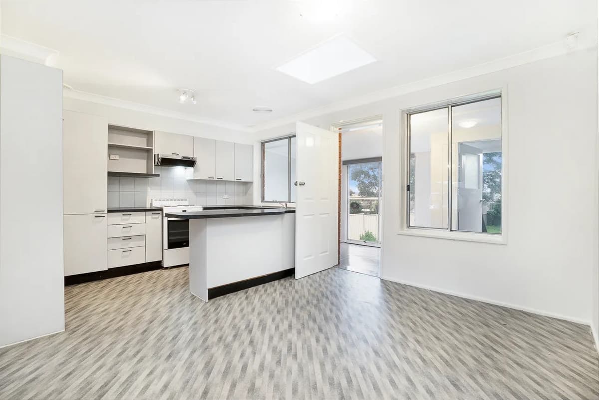 16 Crown Street, RIVERSTONE NSW 2765, Riverstone - Thumbnail 2