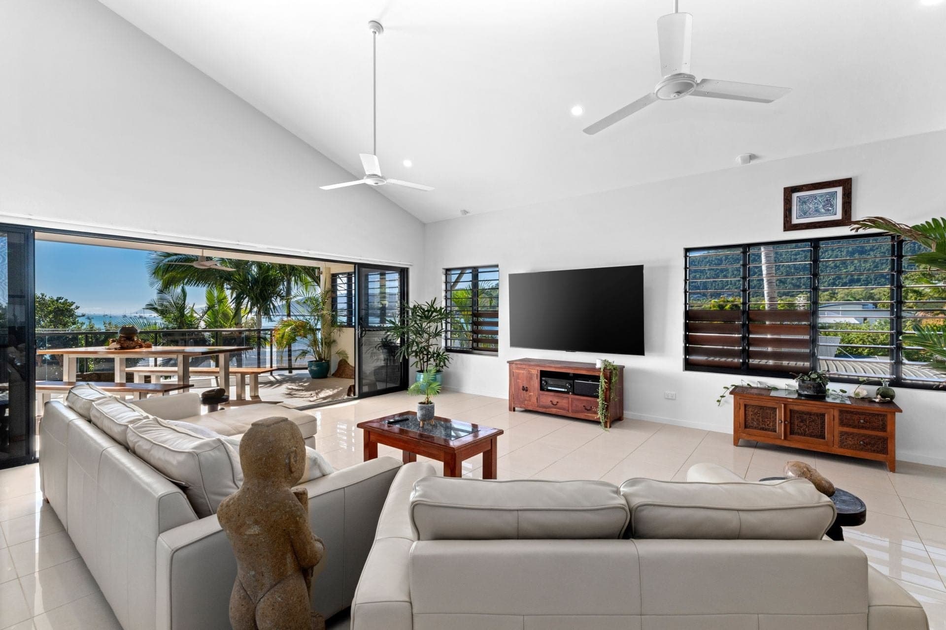 Level 2/22 Coral Esplanade Cannonvale QLD, Cannonvale - Thumbnail 3