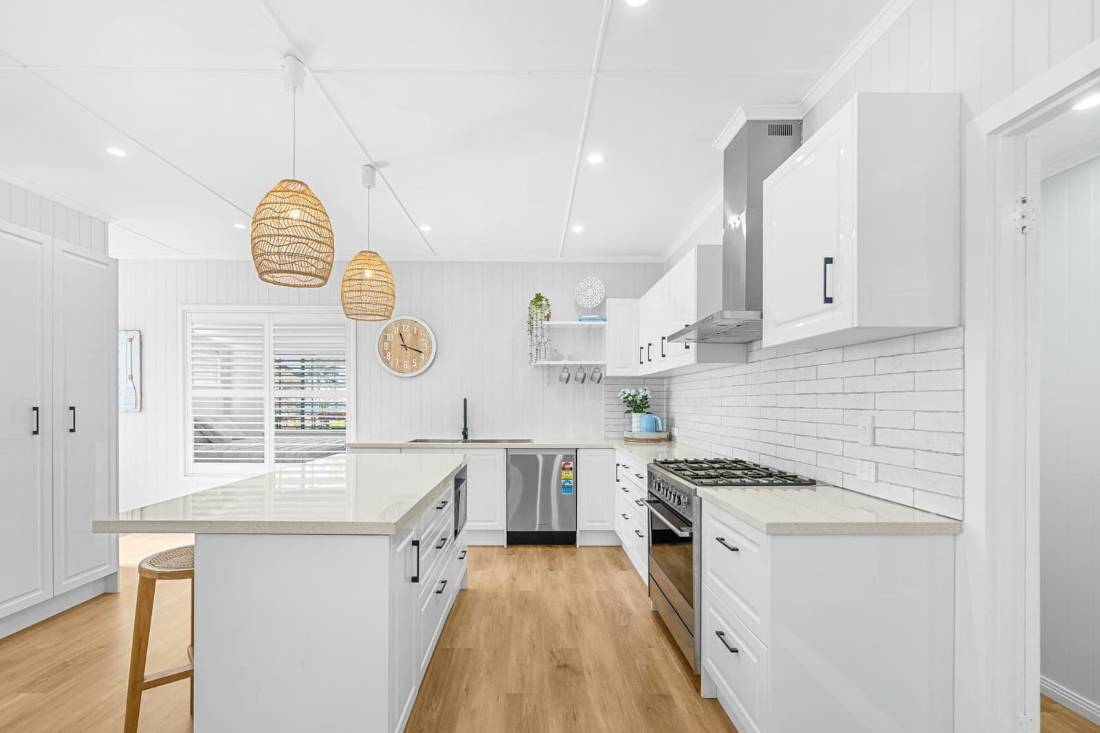69 Zelma Street, GRASSTREE BEACH, Grasstree Beach - Thumbnail 2