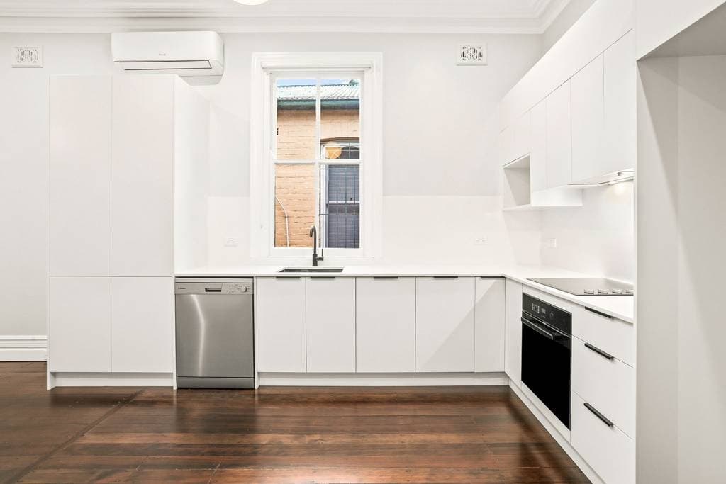 210 Henderson Road, Alexandria - Thumbnail 2