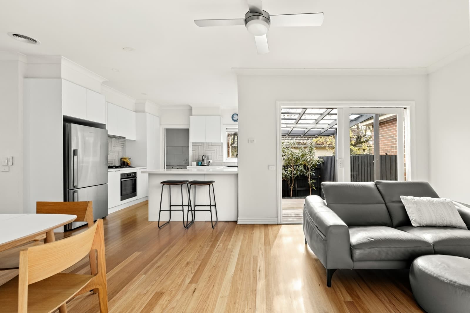 1/18 Orchard Crescent, MONT ALBERT NORTH, Mont Albert North - Thumbnail 4
