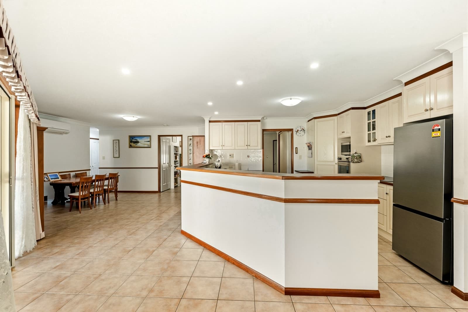12 Mengel Court, MIDDLE RIDGE, Middle Ridge - Thumbnail 5