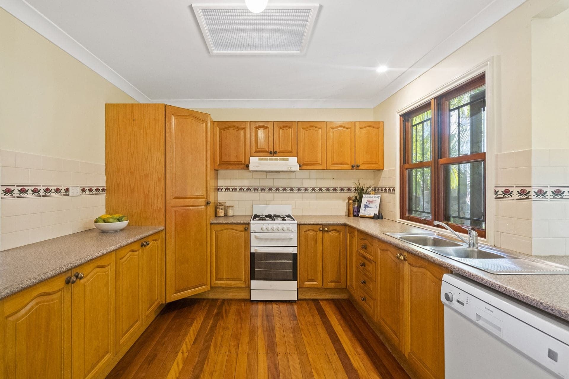 House 3 10 Cook Street Red Hill, Red Hill - Thumbnail 7