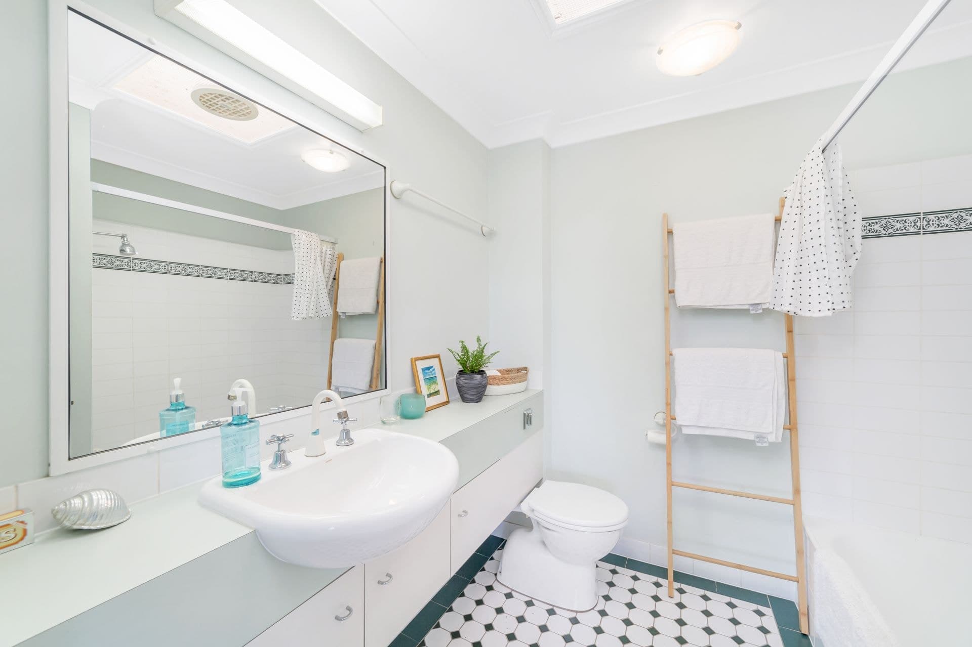 2/201 Baroona Road Paddington, Paddington - Image 1
