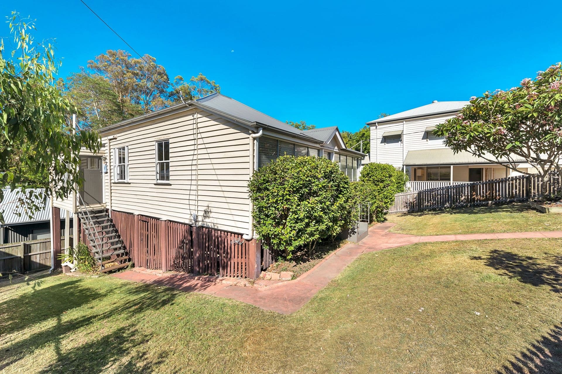 77 Northam Avenue Bardon, Bardon - Thumbnail 3