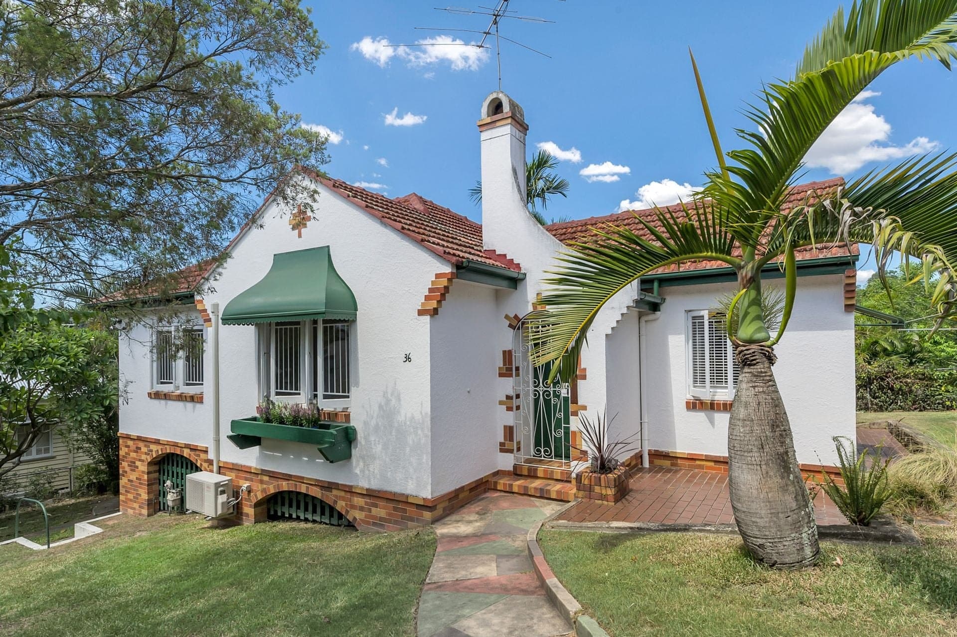 36 Carey Street Bardon, Bardon - Thumbnail 2