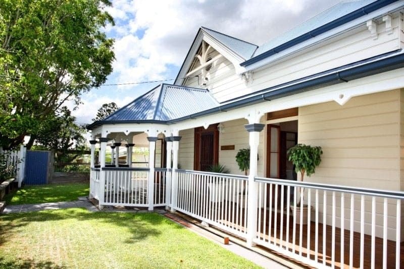 9 The Drive Bardon, Bardon - Thumbnail 2