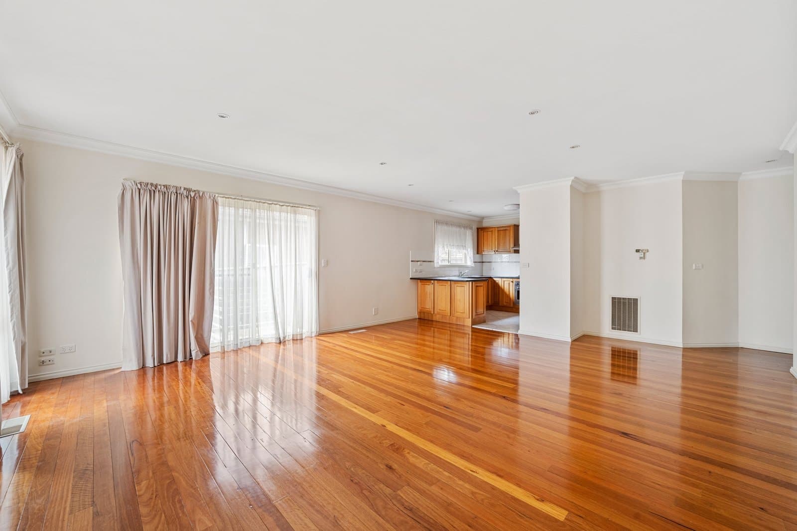 37 Phillips Crescent, Rosanna VIC 3084, Rosanna - Thumbnail 3